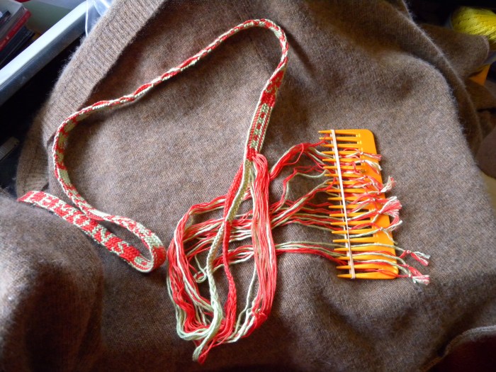 fingerloop braiding, 17th Century, letter braid, alphabet braid, solo braider, multiple braiders