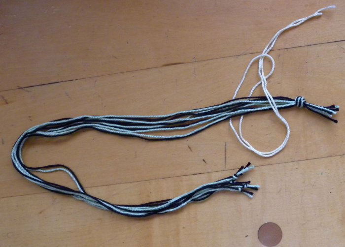 tutorial, fingerloop braiding with bicolor loops, departed bowes, bows