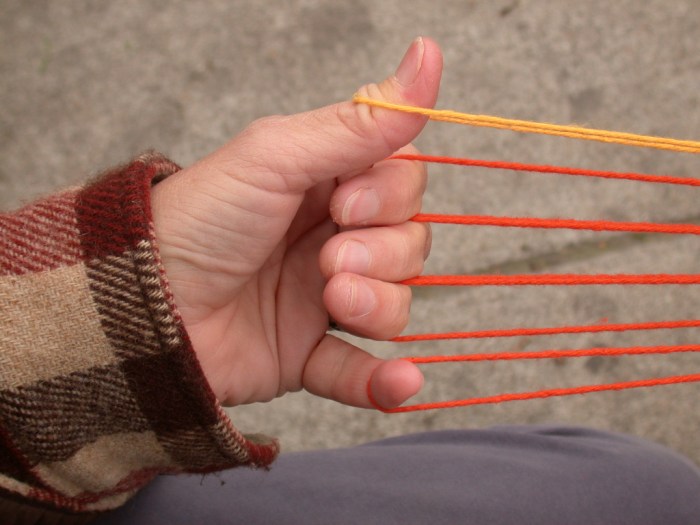 finger loop braiding, including thumbs, 9-loop braid tutorial fingerloop braiding, 9 loops, thumbs, instructions