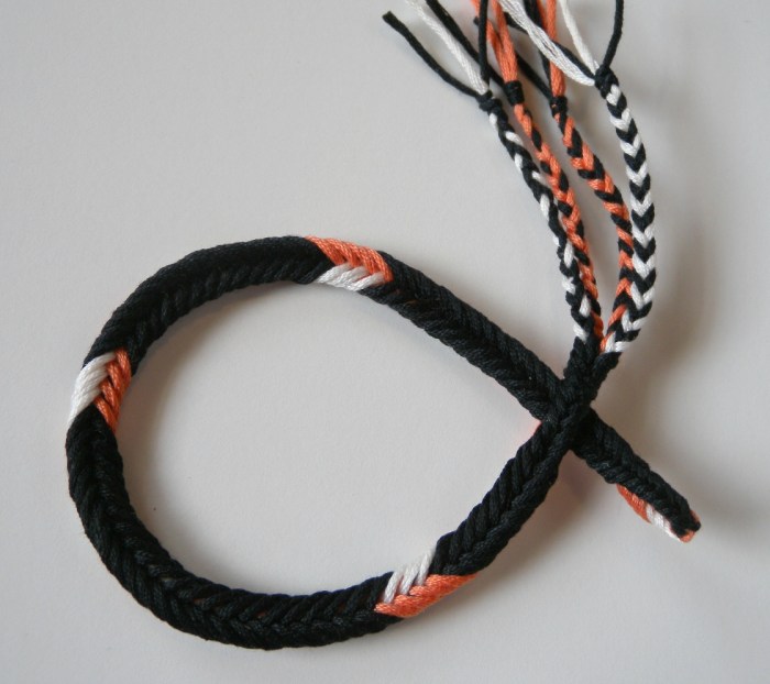 Reverse side of 7-loop Unorthodox braid of bicolor loops