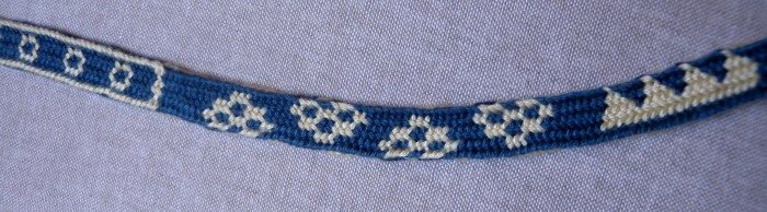 18-loop letterbraid with pick-up patterns