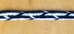 7-loop triangle braid