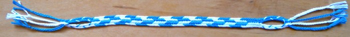 Flat Dark-Light Alternations pattern in a 7-loop braid, by loopbraider.com