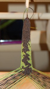 Takadai braid with a V-shaped fell, by Clairecassan, Wikipedia, public domain.