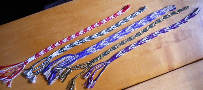 Bucks Horns loop braids, 17th C. fingerloop braids, solo-braider technique for a two-person braid with unorthodox loop exchange